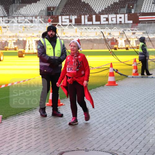 07.12.2025 - St. Pauli X-Mass-Run No. 15 Luisa Fischer http://msf.ph/oto/9390586 07.12.2025 12:19:56 Ziel 670, 1, 230, 2398, 1259, 2093, 2309 meine-sportfotos.de