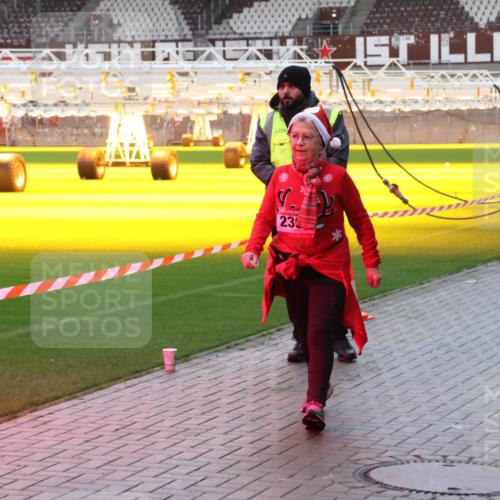 07.12.2025 - St. Pauli X-Mass-Run No. 15 Luisa Fischer http://msf.ph/oto/9390590 07.12.2025 12:19:57 Ziel 6709, 23, 1, 1259, 2093, 2309 meine-sportfotos.de
