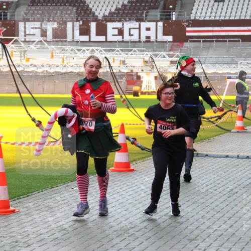 07.12.2025 - St. Pauli X-Mass-Run No. 15 Luisa Fischer http://msf.ph/oto/9390608 07.12.2025 10:56:49 Ziel 5, 2170, 4063, 4146, 1790, 236, 248, 759, 951, 955, 1790, 1793, 2170, 4063, 4146, 4493 meine-sportfotos.de