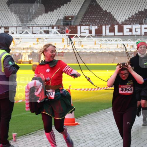 07.12.2025 - St. Pauli X-Mass-Run No. 15 Luisa Fischer http://msf.ph/oto/9390615 07.12.2025 10:56:51 Ziel 15, 70, 15, 4063, 414, 236, 248, 759, 951, 955, 1790, 1793, 2170, 4063, 4146, 4493 meine-sportfotos.de