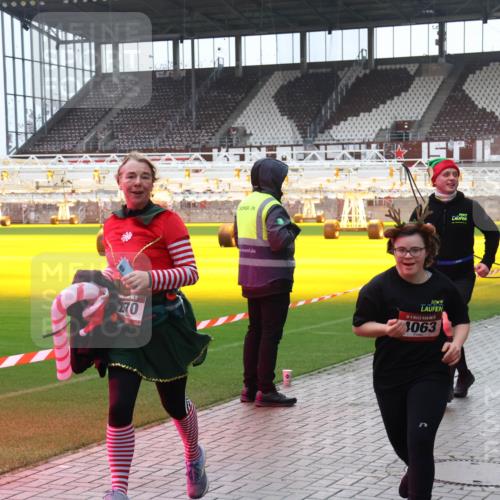 07.12.2025 - St. Pauli X-Mass-Run No. 15 Luisa Fischer http://msf.ph/oto/9390621 07.12.2025 10:56:52 Ziel 5, 1063, 4146, 236, 248, 759, 951, 955, 1790, 1793, 2170, 2538, 2542, 4063, 4146, 4493 meine-sportfotos.de