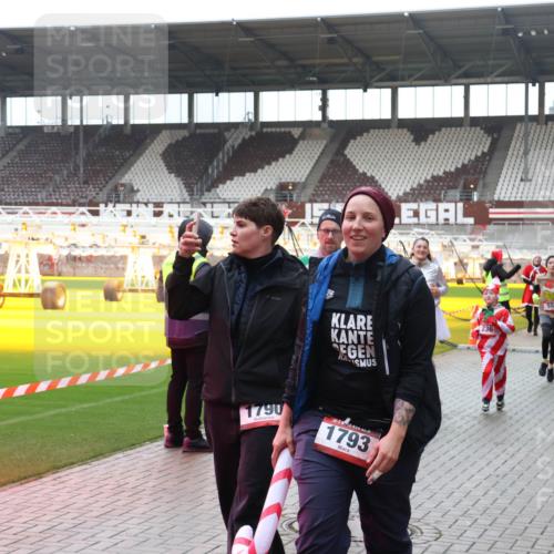 07.12.2025 - St. Pauli X-Mass-Run No. 15 Luisa Fischer http://msf.ph/oto/9390646 07.12.2025 10:57:07 Ziel 555, 68, 1790, 1793, 55, 236, 248, 417, 555, 566, 568, 759, 763, 951, 955, 1203, 1790, 1793, 2170, 2538, 2542, 2664, 3275, 4063, 4146, 4799 meine-sportfotos.de