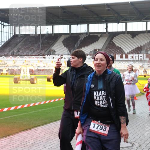 07.12.2025 - St. Pauli X-Mass-Run No. 15 Luisa Fischer http://msf.ph/oto/9390647 07.12.2025 10:57:07 Ziel 1793, 248, 55, 55, 236, 55, 236, 248, 417, 555, 566, 568, 759, 763, 951, 955, 1203, 1790, 1793, 2170, 2538, 2542, 2664, 3275, 4063, 4146, 4799 meine-sportfotos.de