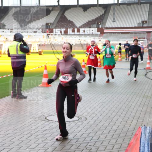 07.12.2025 - St. Pauli X-Mass-Run No. 15 Luisa Fischer http://msf.ph/oto/9390654 07.12.2025 10:57:13 Ziel 566, 55, 236, 248, 417, 555, 566, 568, 759, 763, 1203, 2170, 2538, 2542, 2664, 3275, 4063, 4146, 4799 meine-sportfotos.de