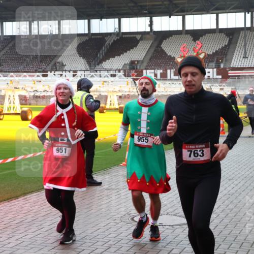 07.12.2025 - St. Pauli X-Mass-Run No. 15 Luisa Fischer http://msf.ph/oto/9390667 07.12.2025 10:57:16 Ziel 951, 955, 15, 763, 55, 236, 248, 417, 555, 566, 568, 759, 763, 1097, 1203, 2170, 2538, 2542, 2664, 3275, 4063, 4146, 4799 meine-sportfotos.de