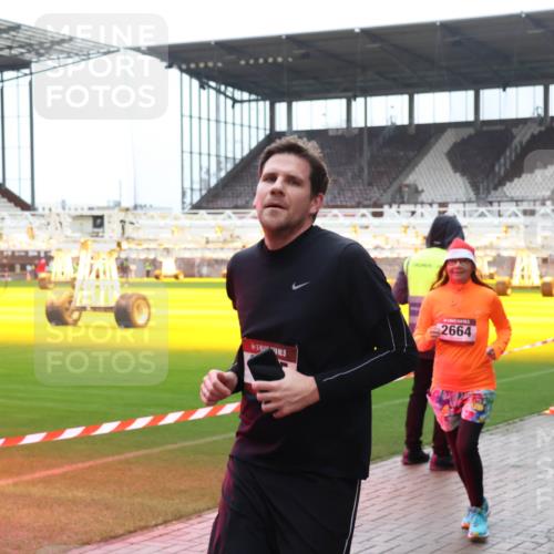 07.12.2025 - St. Pauli X-Mass-Run No. 15 Luisa Fischer http://msf.ph/oto/9390675 07.12.2025 10:57:25 Ziel 06, 2664, 2538, 55, 236, 248, 280, 417, 555, 566, 568, 759, 763, 773, 1097, 1099, 1203, 1387, 2538, 2542, 2664, 2665, 3064, 3067, 3275, 4799 meine-sportfotos.de