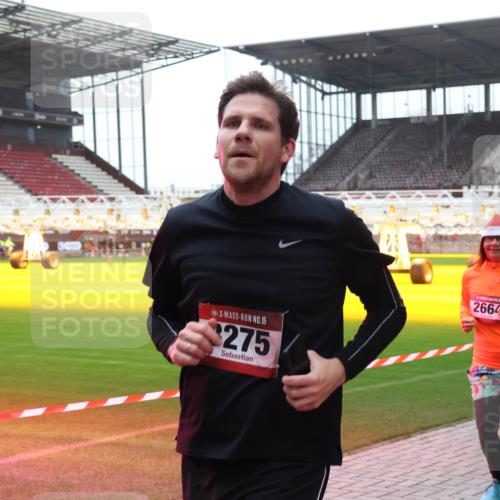 07.12.2025 - St. Pauli X-Mass-Run No. 15 Luisa Fischer http://msf.ph/oto/9390677 07.12.2025 10:57:25 Ziel 15, 3275, 2664, 55, 236, 248, 280, 417, 555, 566, 568, 759, 763, 773, 1097, 1099, 1203, 1387, 2538, 2542, 2664, 2665, 3064, 3067, 3275, 4799 meine-sportfotos.de