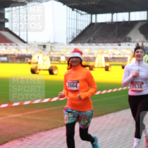 07.12.2025 - St. Pauli X-Mass-Run No. 15 Luisa Fischer http://msf.ph/oto/9390679 07.12.2025 10:57:26 Ziel 5224, 2664, 2538, 55, 236, 248, 280, 417, 555, 566, 568, 759, 763, 773, 1097, 1099, 1203, 1387, 2538, 2542, 2664, 2665, 3064, 3067, 3275, 4799 meine-sportfotos.de