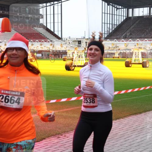07.12.2025 - St. Pauli X-Mass-Run No. 15 Luisa Fischer http://msf.ph/oto/9390682 07.12.2025 10:57:27 Ziel 0, 2664, 2538, 254, 55, 130, 236, 248, 251, 280, 417, 555, 566, 568, 759, 763, 773, 1097, 1099, 1203, 1387, 2538, 2542, 2664, 2665, 3064, 3067, 3275, 4799 meine-sportfotos.de