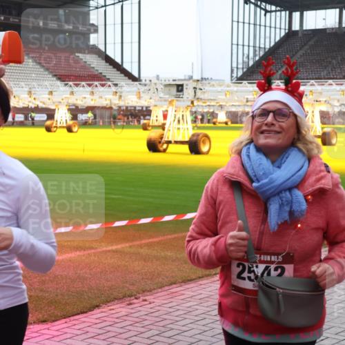 07.12.2025 - St. Pauli X-Mass-Run No. 15 Luisa Fischer http://msf.ph/oto/9390684 07.12.2025 10:57:28 Ziel 4, 15, 2538, 5, 2572, 55, 130, 251, 280, 417, 555, 566, 568, 759, 763, 773, 1097, 1099, 1203, 1387, 2297, 2298, 2538, 2542, 2664, 2665, 3064, 3067, 3275, 4799 meine-sportfotos.de