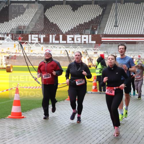 07.12.2025 - St. Pauli X-Mass-Run No. 15 Luisa Fischer http://msf.ph/oto/9390687 07.12.2025 10:57:44 Ziel 3064, 3067, 130, 2297, 773, 1213, 130, 251, 280, 555, 566, 568, 763, 773, 994, 1097, 1099, 1203, 1213, 1387, 2290, 2296, 2297, 2298, 2664, 2665, 3064, 3067, 3275, 4799 meine-sportfotos.de