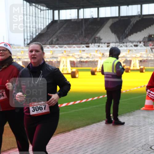 07.12.2025 - St. Pauli X-Mass-Run No. 15 Luisa Fischer http://msf.ph/oto/9390697 07.12.2025 10:57:48 Ziel 3064, 3067, 21, 121, 130, 251, 280, 324, 566, 763, 773, 994, 1097, 1099, 1203, 1213, 1387, 2290, 2296, 2297, 2298, 2665, 3064, 3067, 3275, 4799 meine-sportfotos.de
