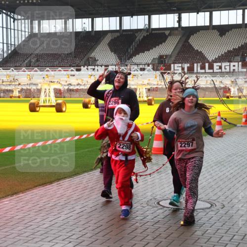 07.12.2025 - St. Pauli X-Mass-Run No. 15 Luisa Fischer http://msf.ph/oto/9390701 07.12.2025 10:57:50 Ziel 2296, 6, 2298, 2297, 773, 130, 251, 280, 324, 566, 763, 773, 994, 1097, 1099, 1213, 1387, 2290, 2296, 2297, 2298, 2665, 3064, 3067, 3275, 4799 meine-sportfotos.de