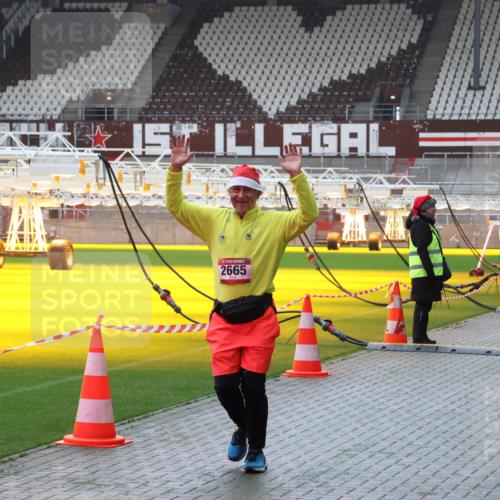 07.12.2025 - St. Pauli X-Mass-Run No. 15 Luisa Fischer http://msf.ph/oto/9390712 07.12.2025 10:57:57 Ziel 2665, 1387, 130, 170, 251, 280, 324, 773, 994, 1097, 1099, 1213, 1387, 1390, 2290, 2296, 2297, 2298, 2665, 3064, 3067 meine-sportfotos.de