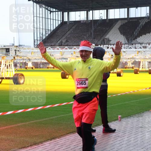 07.12.2025 - St. Pauli X-Mass-Run No. 15 Luisa Fischer http://msf.ph/oto/9390721 07.12.2025 10:58:00 Ziel 15, 2665, 130, 170, 251, 280, 324, 773, 994, 1097, 1099, 1213, 1387, 1390, 2290, 2296, 2297, 2298, 2665, 3064, 3067 meine-sportfotos.de