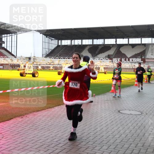 07.12.2025 - St. Pauli X-Mass-Run No. 15 Luisa Fischer http://msf.ph/oto/9390731 07.12.2025 10:58:13 Ziel 170, 43, 75, 130, 170, 234, 251, 324, 773, 994, 1213, 1387, 1390, 1690, 2290, 2296, 2297, 2298 meine-sportfotos.de