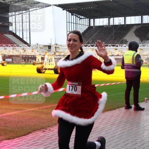 07.12.2025 - St. Pauli X-Mass-Run No. 15 Luisa Fischer http://msf.ph/oto/9390732 07.12.2025 10:58:13 Ziel 170, 1390, 43, 75, 130, 170, 234, 251, 324, 773, 994, 1213, 1387, 1390, 1690, 2290, 2296, 2297, 2298 meine-sportfotos.de
