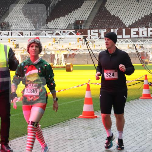 07.12.2025 - St. Pauli X-Mass-Run No. 15 Luisa Fischer http://msf.ph/oto/9390739 07.12.2025 10:58:15 Ziel 6709, 7017463, 1390, 324, 43, 75, 130, 170, 234, 251, 324, 994, 1213, 1390, 1690, 2290, 2296, 2297, 2298 meine-sportfotos.de