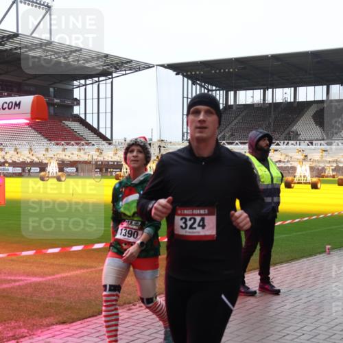 07.12.2025 - St. Pauli X-Mass-Run No. 15 Luisa Fischer http://msf.ph/oto/9390747 07.12.2025 10:58:18 Ziel 707763, 1390, 324, 43, 75, 170, 234, 324, 761, 994, 1213, 1390, 1690 meine-sportfotos.de