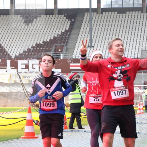 07.12.2025 - St. Pauli X-Mass-Run No. 15 Luisa Fischer http://msf.ph/oto/9390752 07.12.2025 10:58:31 Ziel 1099, 5, 75, 00, 1097, 43, 43, 75, 170, 234, 324, 761, 1390, 1690 meine-sportfotos.de