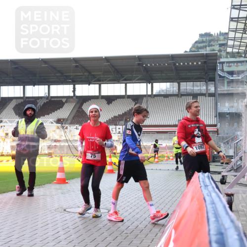 07.12.2025 - St. Pauli X-Mass-Run No. 15 Luisa Fischer http://msf.ph/oto/9390758 07.12.2025 10:58:33 Ziel 75, 1097, 43, 75, 170, 234, 324, 761, 1390, 1690 meine-sportfotos.de