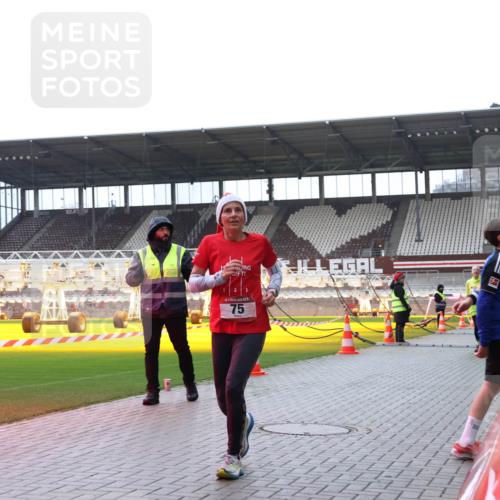 07.12.2025 - St. Pauli X-Mass-Run No. 15 Luisa Fischer http://msf.ph/oto/9390760 07.12.2025 10:58:34 Ziel 75, 1097, 43, 75, 170, 234, 761, 1390, 1690 meine-sportfotos.de
