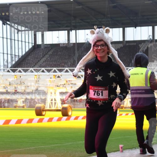 07.12.2025 - St. Pauli X-Mass-Run No. 15 Luisa Fischer http://msf.ph/oto/9390768 07.12.2025 10:58:48 Ziel 15, 761, 7, 43, 75, 234, 761, 1690 meine-sportfotos.de