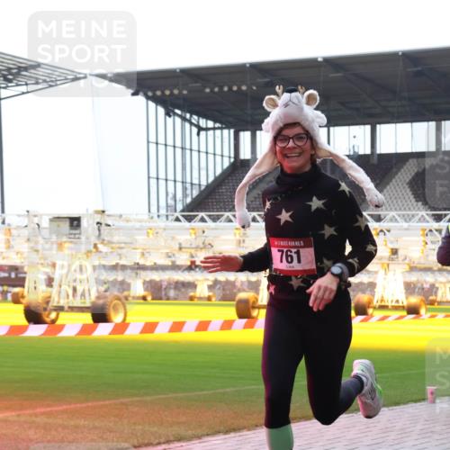 07.12.2025 - St. Pauli X-Mass-Run No. 15 Luisa Fischer http://msf.ph/oto/9390769 07.12.2025 10:58:48 Ziel 15, 761, 7, 43, 75, 234, 761, 1690 meine-sportfotos.de