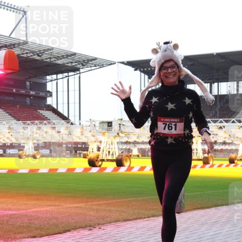 07.12.2025 - St. Pauli X-Mass-Run No. 15 Luisa Fischer http://msf.ph/oto/9390770 07.12.2025 10:58:48 Ziel 15, 761, 7, 43, 75, 234, 761, 1690 meine-sportfotos.de