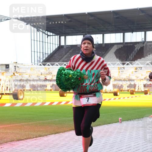 07.12.2025 - St. Pauli X-Mass-Run No. 15 Luisa Fischer http://msf.ph/oto/9390778 07.12.2025 10:59:03 Ziel 15, 7, 7, 606, 761, 907, 941, 1160, 1174, 1451, 1453, 1456, 1458, 1459, 1476, 2130, 2131 meine-sportfotos.de