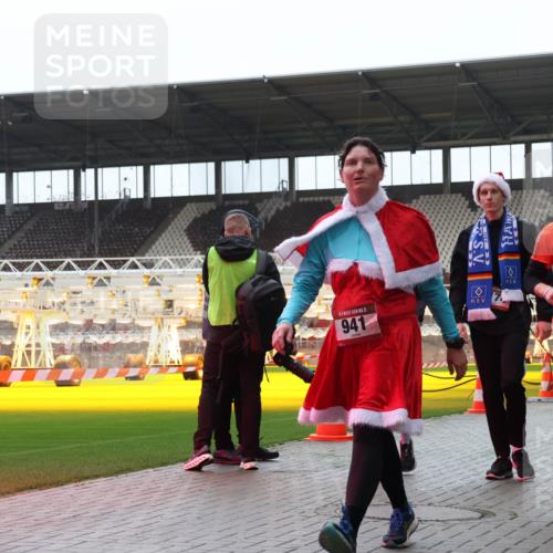 07.12.2025 - St. Pauli X-Mass-Run No. 15 Luisa Fischer http://msf.ph/oto/9390789 07.12.2025 10:59:34 Ziel 15, 941, 1508, 907, 7, 242, 582, 606, 907, 941, 1160, 1174, 1451, 1453, 1456, 1458, 1459, 1476, 1508, 2130, 2131, 2503, 2719, 2720, 2721, 2727, 2772 meine-sportfotos.de