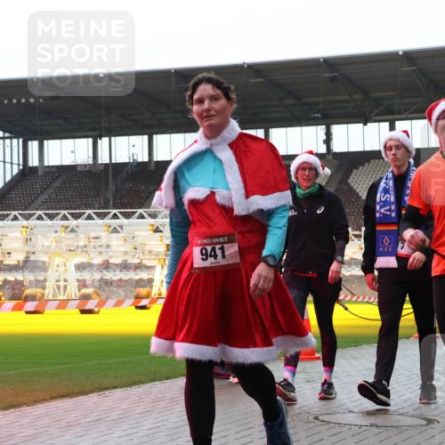 07.12.2025 - St. Pauli X-Mass-Run No. 15 Luisa Fischer http://msf.ph/oto/9390791 07.12.2025 10:59:34 Ziel 15, 941, 1508, 7, 242, 582, 606, 907, 941, 1160, 1174, 1451, 1453, 1456, 1458, 1459, 1476, 1508, 2130, 2131, 2503, 2719, 2720, 2721, 2727, 2772 meine-sportfotos.de