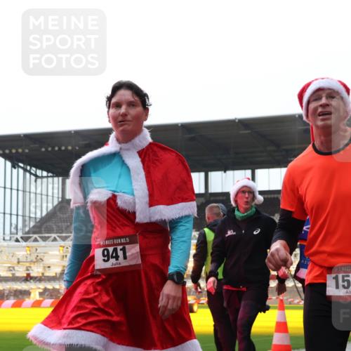07.12.2025 - St. Pauli X-Mass-Run No. 15 Luisa Fischer http://msf.ph/oto/9390793 07.12.2025 10:59:35 Ziel 15, 941, 15, 1508, 7, 242, 582, 606, 907, 941, 1160, 1174, 1451, 1453, 1456, 1458, 1459, 1476, 1508, 1826, 2130, 2131, 2503, 2719, 2720, 2721, 2727, 2772 meine-sportfotos.de