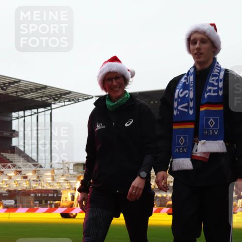07.12.2025 - St. Pauli X-Mass-Run No. 15 Luisa Fischer http://msf.ph/oto/9390796 07.12.2025 10:59:37 Ziel 242, 582, 606, 907, 941, 1160, 1174, 1451, 1453, 1456, 1458, 1459, 1476, 1508, 1826, 2130, 2131, 2503, 2719, 2720, 2721, 2727, 2772 meine-sportfotos.de