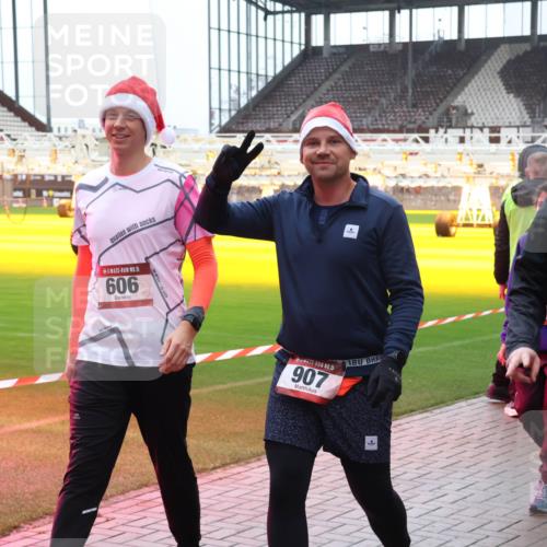 07.12.2025 - St. Pauli X-Mass-Run No. 15 Luisa Fischer http://msf.ph/oto/9390799 07.12.2025 10:59:48 Ziel 15, 606, 15, 907, 15, 1476, 242, 301, 306, 420, 582, 1451, 1456, 1508, 1826, 2503, 2719, 2720, 2721, 2727, 2772, 4128 meine-sportfotos.de