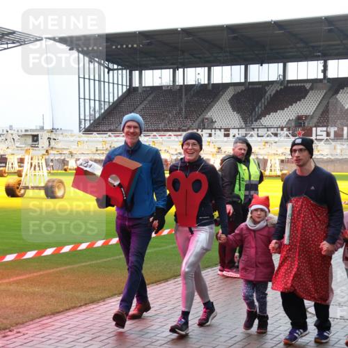 07.12.2025 - St. Pauli X-Mass-Run No. 15 Luisa Fischer http://msf.ph/oto/9390806 07.12.2025 10:59:51 Ziel 1459, 1456, 242, 301, 306, 420, 582, 1508, 1826, 2503, 2719, 2720, 2721, 2727, 2772, 4128 meine-sportfotos.de