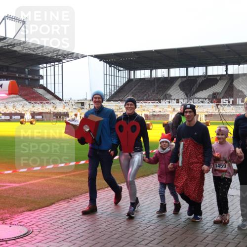 07.12.2025 - St. Pauli X-Mass-Run No. 15 Luisa Fischer http://msf.ph/oto/9390808 07.12.2025 10:59:52 Ziel 1459, 456, 242, 301, 306, 420, 582, 1508, 1826, 2503, 2719, 2720, 2721, 2727, 2772, 4128 meine-sportfotos.de