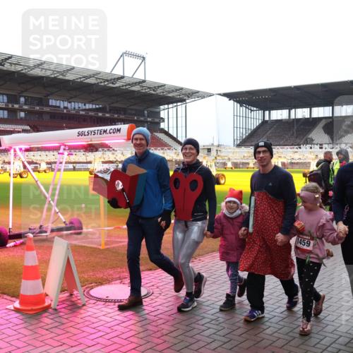 07.12.2025 - St. Pauli X-Mass-Run No. 15 Luisa Fischer http://msf.ph/oto/9390811 07.12.2025 10:59:53 Ziel 1459, 1456, 242, 301, 306, 420, 582, 1508, 1826, 2503, 2719, 2720, 2721, 2727, 2772, 4128 meine-sportfotos.de