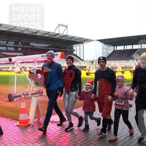 07.12.2025 - St. Pauli X-Mass-Run No. 15 Luisa Fischer http://msf.ph/oto/9390812 07.12.2025 10:59:53 Ziel 1459, 15, 1456, 242, 301, 306, 420, 582, 1508, 1826, 2503, 2719, 2720, 2721, 2727, 2772, 4128 meine-sportfotos.de
