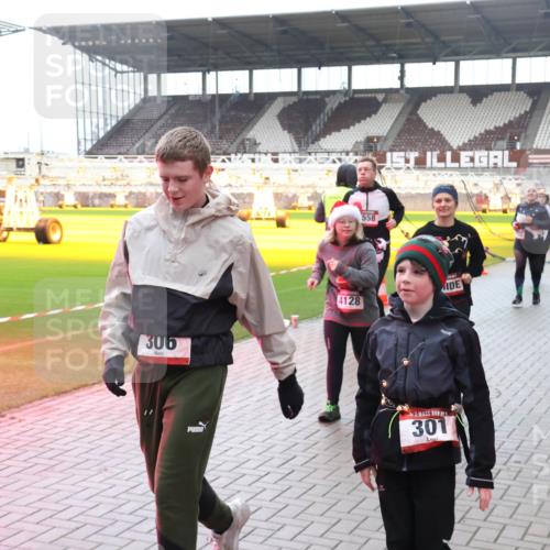 07.12.2025 - St. Pauli X-Mass-Run No. 15 Luisa Fischer http://msf.ph/oto/9390827 07.12.2025 11:00:23 Ziel 306, 558, 1, 4128, 301, 301, 306, 420, 529, 1482, 1558, 1702, 1826, 3586, 4128 meine-sportfotos.de