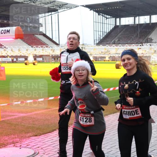 07.12.2025 - St. Pauli X-Mass-Run No. 15 Luisa Fischer http://msf.ph/oto/9390831 07.12.2025 11:00:25 Ziel 1558, 1, 15, 4128, 15, 301, 306, 420, 529, 1482, 1558, 1702, 3586, 4128 meine-sportfotos.de