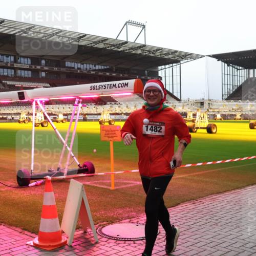 07.12.2025 - St. Pauli X-Mass-Run No. 15 Luisa Fischer http://msf.ph/oto/9390842 07.12.2025 11:00:36 Ziel 15, 1482, 225, 435, 440, 529, 611, 985, 988, 1482, 1558, 1702, 3586, 3952, 4478, 4793 meine-sportfotos.de