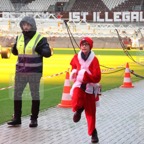 07.12.2025 - St. Pauli X-Mass-Run No. 15 Luisa Fischer http://msf.ph/oto/9390845 07.12.2025 11:00:39 Ziel 709, 225, 435, 440, 529, 611, 985, 988, 1482, 1558, 1702, 1721, 3586, 3952, 4478, 4793 meine-sportfotos.de