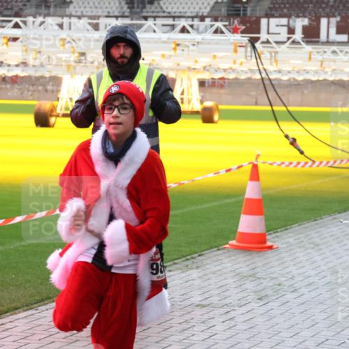 07.12.2025 - St. Pauli X-Mass-Run No. 15 Luisa Fischer http://msf.ph/oto/9390847 07.12.2025 11:00:40 Ziel 98, 225, 435, 440, 529, 611, 985, 988, 1482, 1558, 1702, 1721, 3586, 3952, 4478, 4793 meine-sportfotos.de