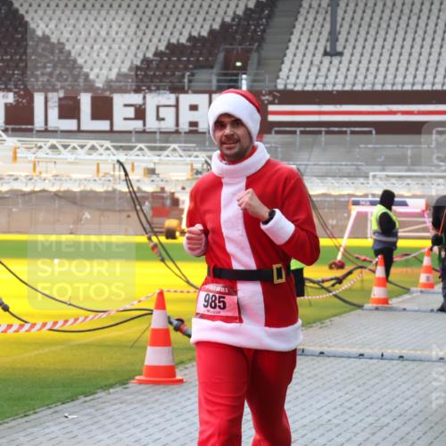 07.12.2025 - St. Pauli X-Mass-Run No. 15 Luisa Fischer http://msf.ph/oto/9390851 07.12.2025 11:00:42 Ziel 985, 4793, 225, 435, 440, 529, 611, 985, 988, 1482, 1558, 1702, 1721, 3586, 3952, 4478, 4793 meine-sportfotos.de