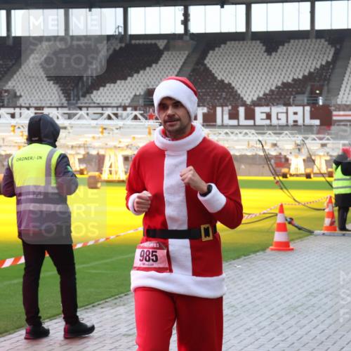 07.12.2025 - St. Pauli X-Mass-Run No. 15 Luisa Fischer http://msf.ph/oto/9390855 07.12.2025 11:00:43 Ziel 15, 985, 4793, 225, 410, 435, 439, 440, 529, 611, 985, 988, 1482, 1558, 1702, 1721, 3586, 3952, 4478, 4793 meine-sportfotos.de