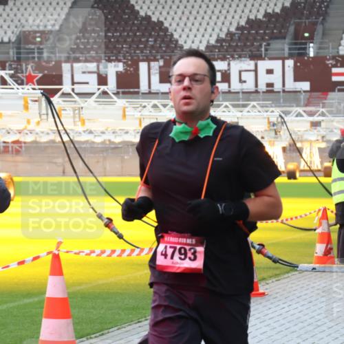 07.12.2025 - St. Pauli X-Mass-Run No. 15 Luisa Fischer http://msf.ph/oto/9390859 07.12.2025 11:00:45 Ziel 4793, 435, 225, 410, 433, 435, 439, 440, 529, 611, 985, 988, 1482, 1558, 1702, 1721, 3586, 3952, 4478, 4793 meine-sportfotos.de