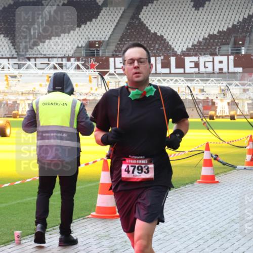 07.12.2025 - St. Pauli X-Mass-Run No. 15 Luisa Fischer http://msf.ph/oto/9390860 07.12.2025 11:00:46 Ziel 5, 4793, 435, 225, 410, 433, 435, 439, 440, 529, 611, 985, 988, 1482, 1558, 1702, 1721, 3586, 3952, 4478, 4793 meine-sportfotos.de