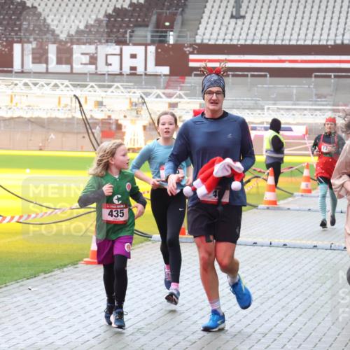 07.12.2025 - St. Pauli X-Mass-Run No. 15 Luisa Fischer http://msf.ph/oto/9390870 07.12.2025 11:00:50 Ziel 435, 17, 611, 225, 410, 433, 435, 439, 440, 529, 611, 985, 988, 1482, 1558, 1702, 1721, 3586, 3952, 4478, 4793 meine-sportfotos.de