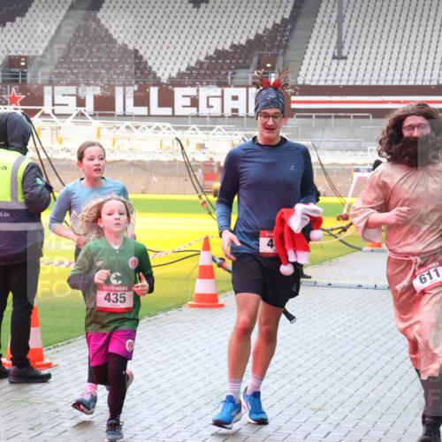07.12.2025 - St. Pauli X-Mass-Run No. 15 Luisa Fischer http://msf.ph/oto/9390874 07.12.2025 11:00:52 Ziel 5, 435, 611, 225, 410, 433, 435, 439, 440, 492, 529, 611, 985, 988, 1482, 1558, 1702, 1721, 3586, 3952, 4478, 4793 meine-sportfotos.de